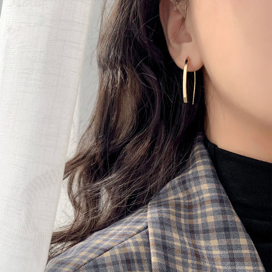 Gold Simplistic Curved Retro Earrings