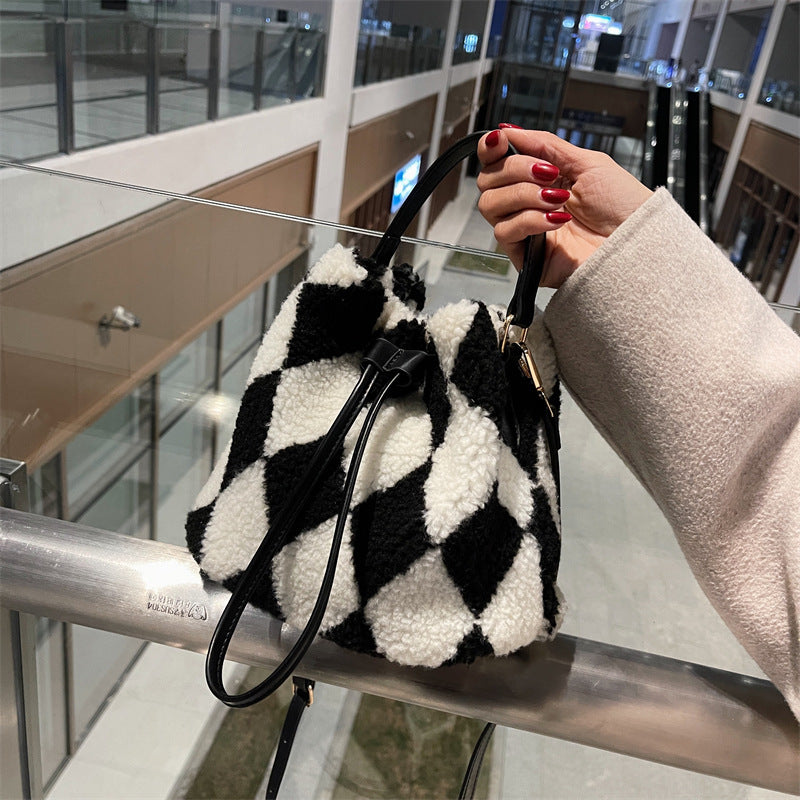 Fluffy Diamond Pattern Bucket Bag