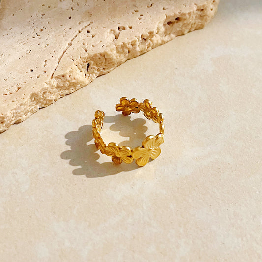 Gold Flower Lined Ring