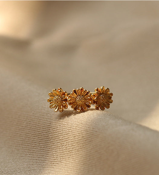 Triple Daisy Adjustable Gold Ring