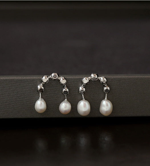 U-Shaped Beaded Earring with Natural Pearl