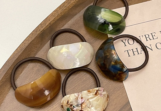 Marble Detail Curved Hair Tie