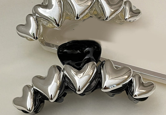 Contrast Heart Detail Hair Claw