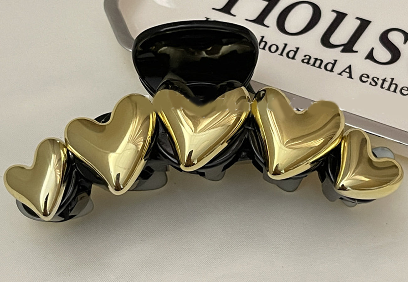 Contrast Heart Detail Hair Claw