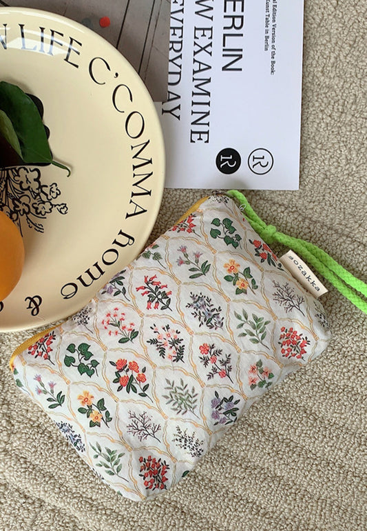 Contrast Rope Zipper Pull Pouch