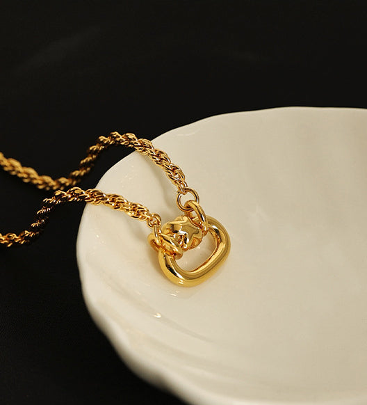 Buckle Twist Chain Gold Bracelet