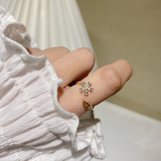 Flower and Leaf Open Gold Ring