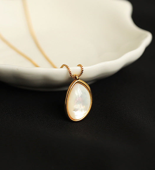 Retro White Iridescent Oval Stone Gold Necklace